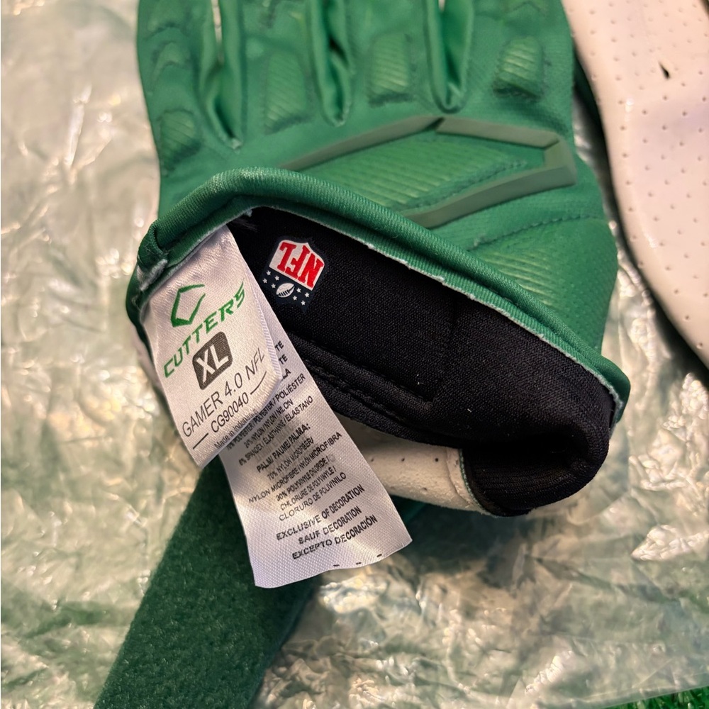 NEW NFL CUTTERS GAMER 4.0 PADDED WR FOOTBALL GLOVES - Picture 2 of 2